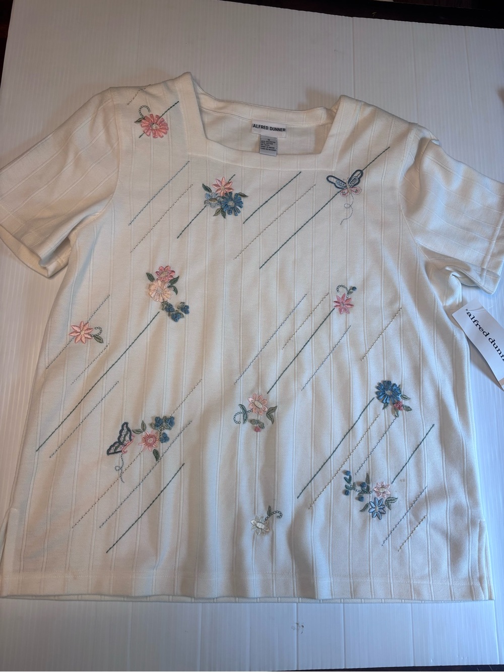 NWT Alfred Dunner Short Sleeve Top with Pastel Floral & Butterfly Embroidery